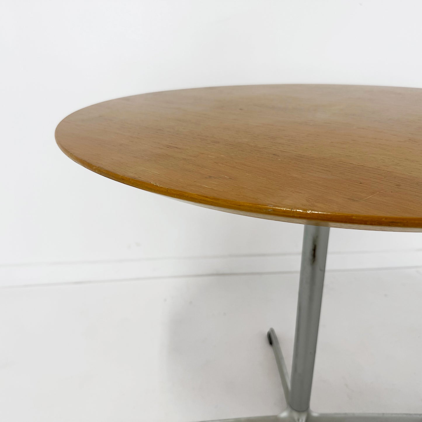 ラウンドカフェテーブル