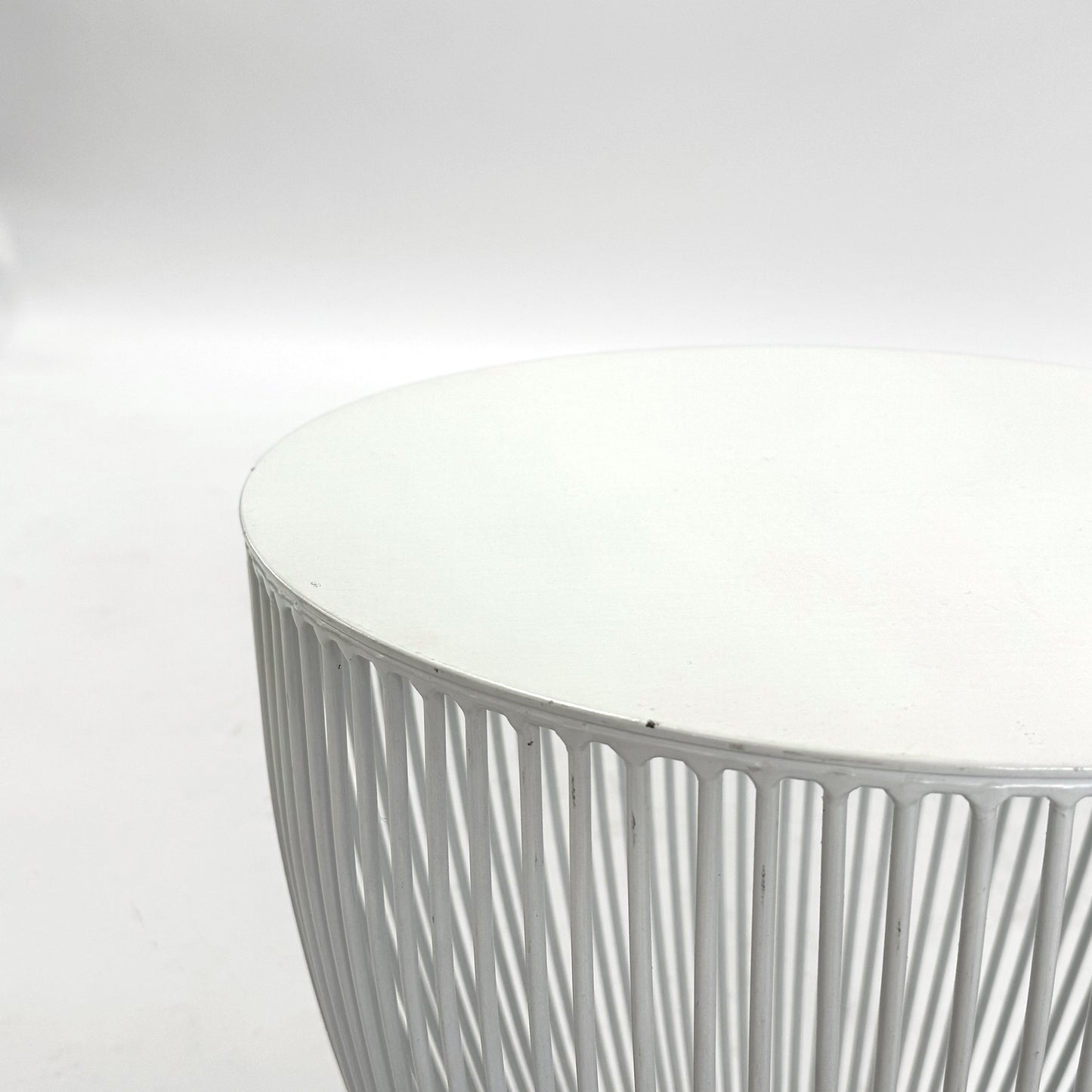 SERAX ラウンドサイドテーブル