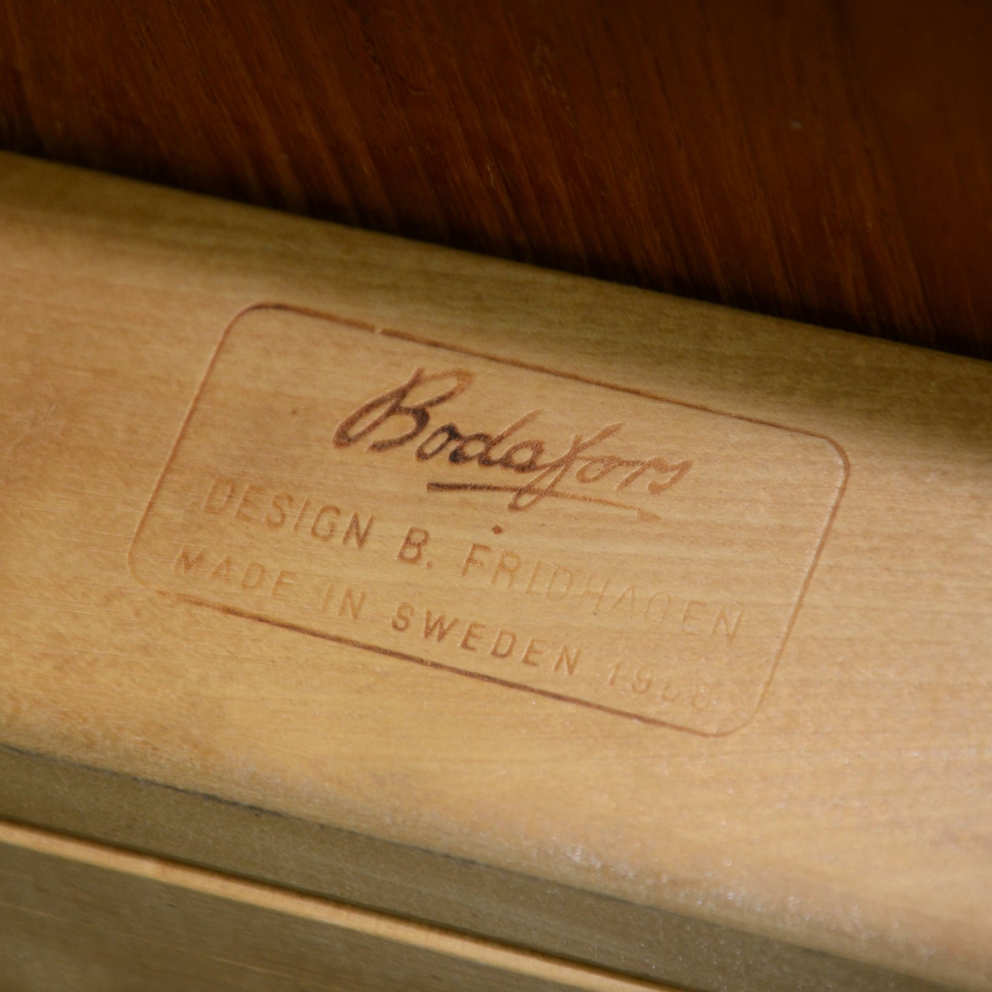 B. Fridhagen ダイニングテーブル