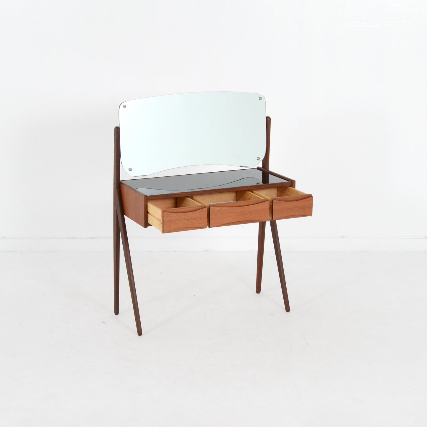 Arne Vodder ドレッサー