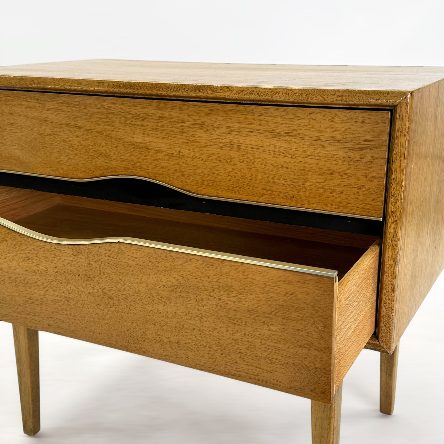 Vignola Furniture ナイトスタンド