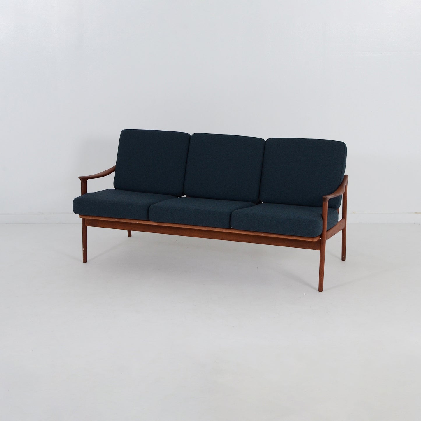 3シーターモダンソファ Fredrik A. Kayser