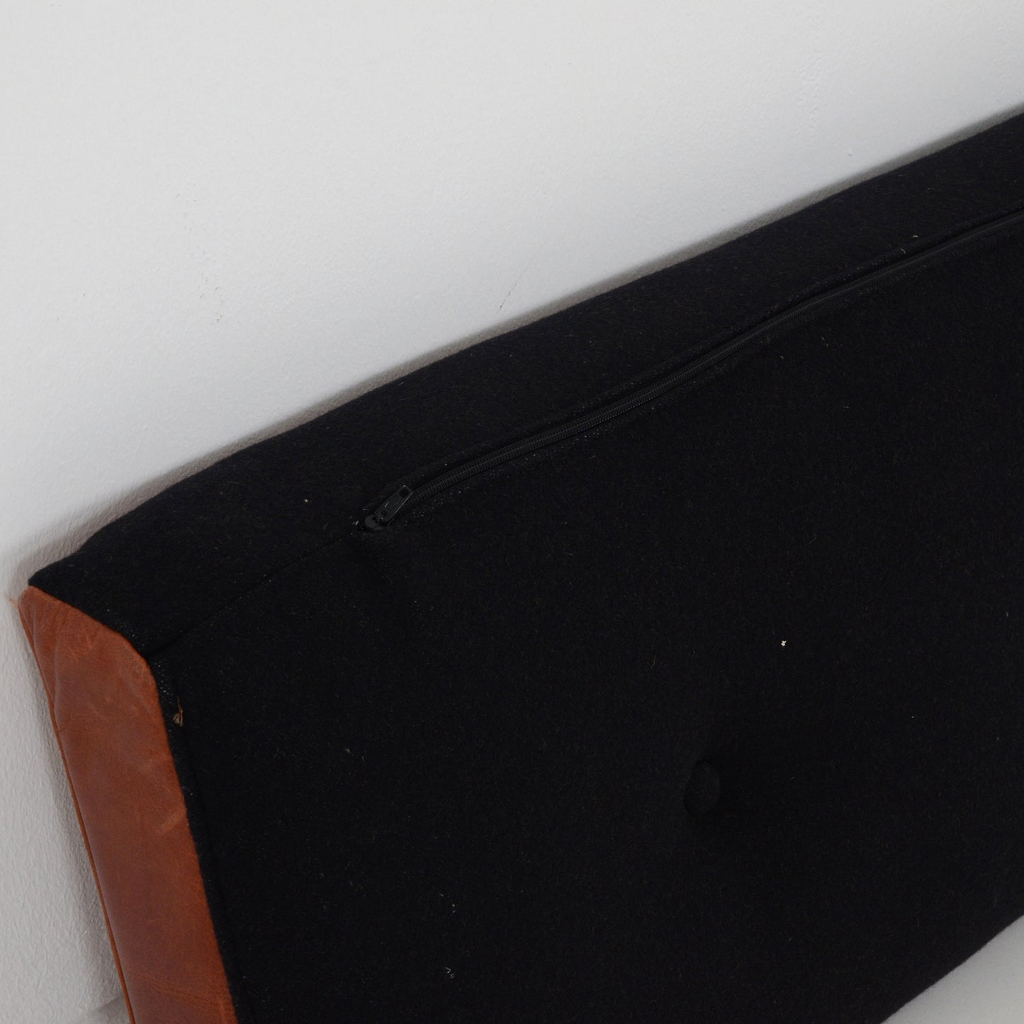 3シーターレザーベンチソファ