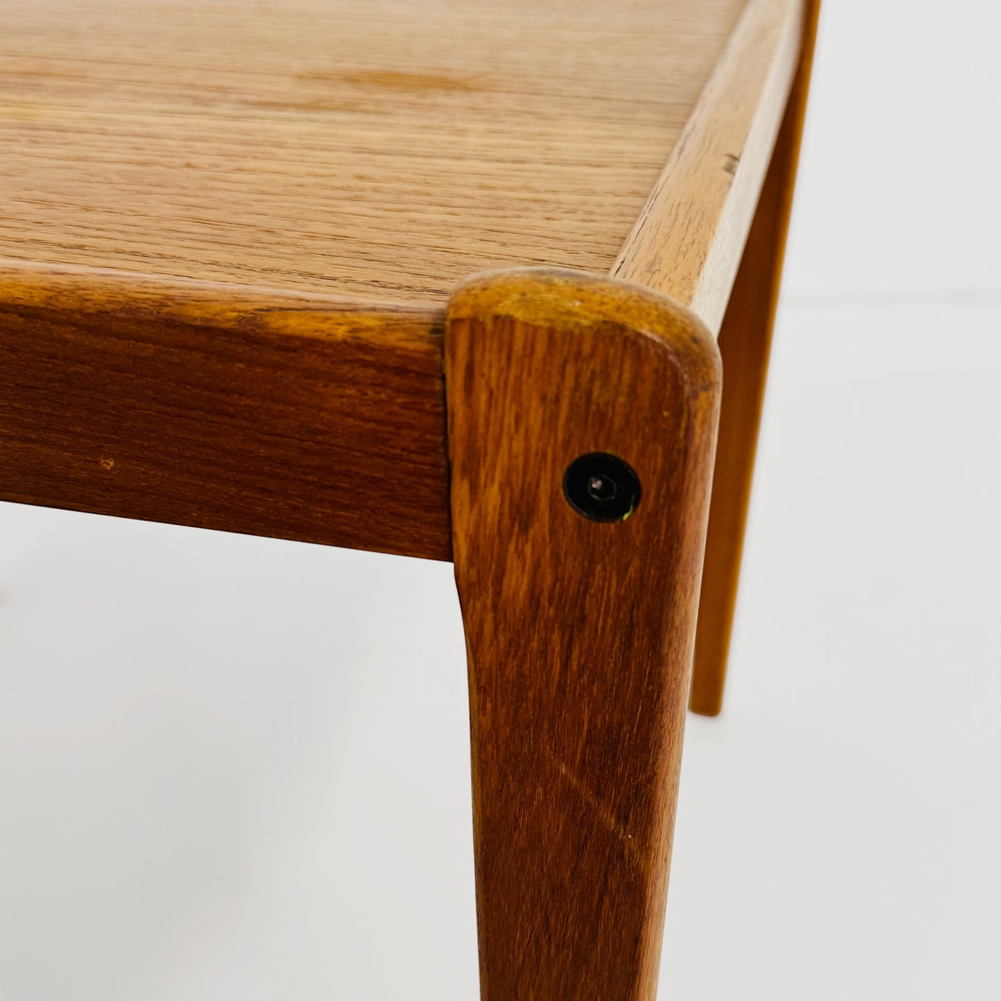 スクエアコーヒーテーブル