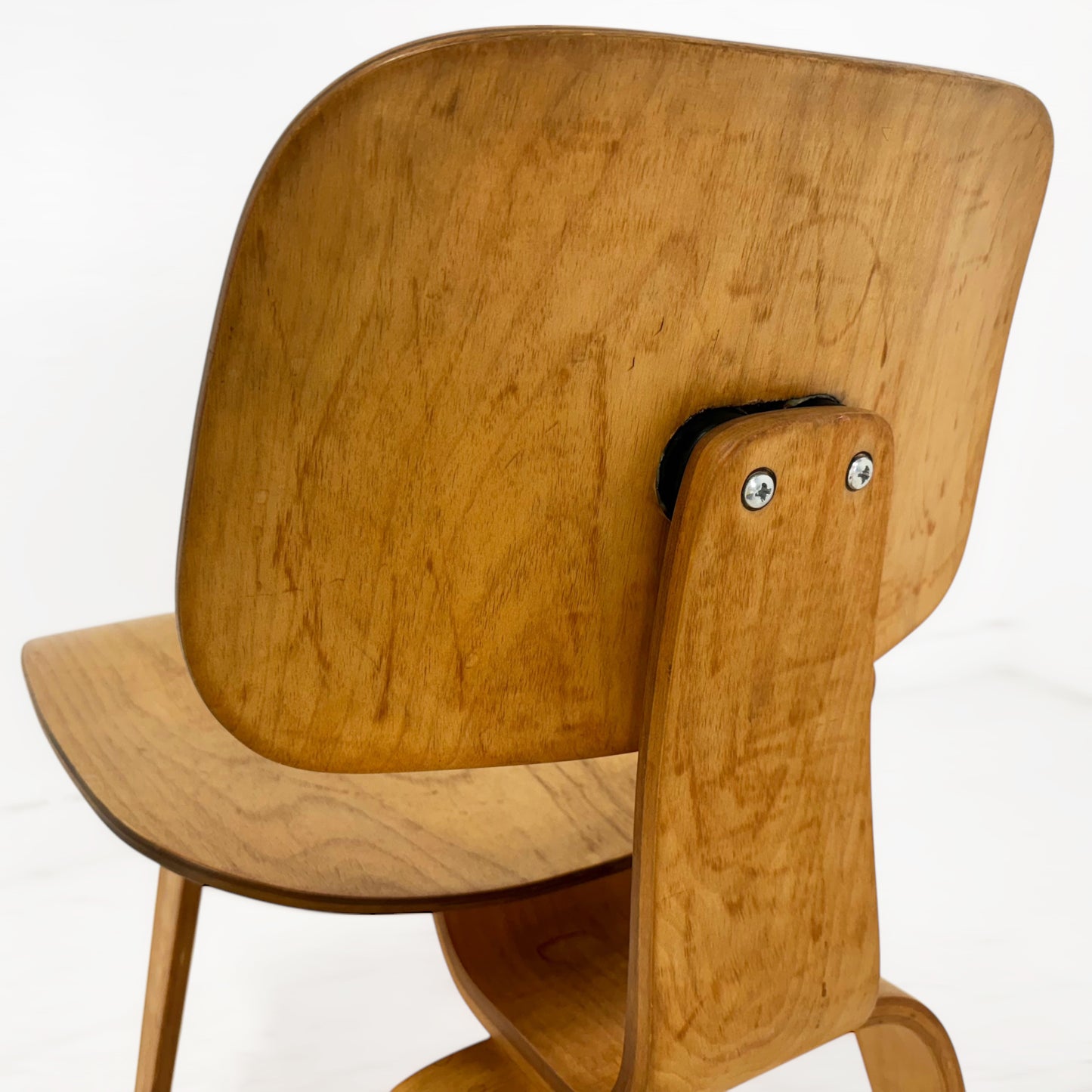 イームズチェア DCW