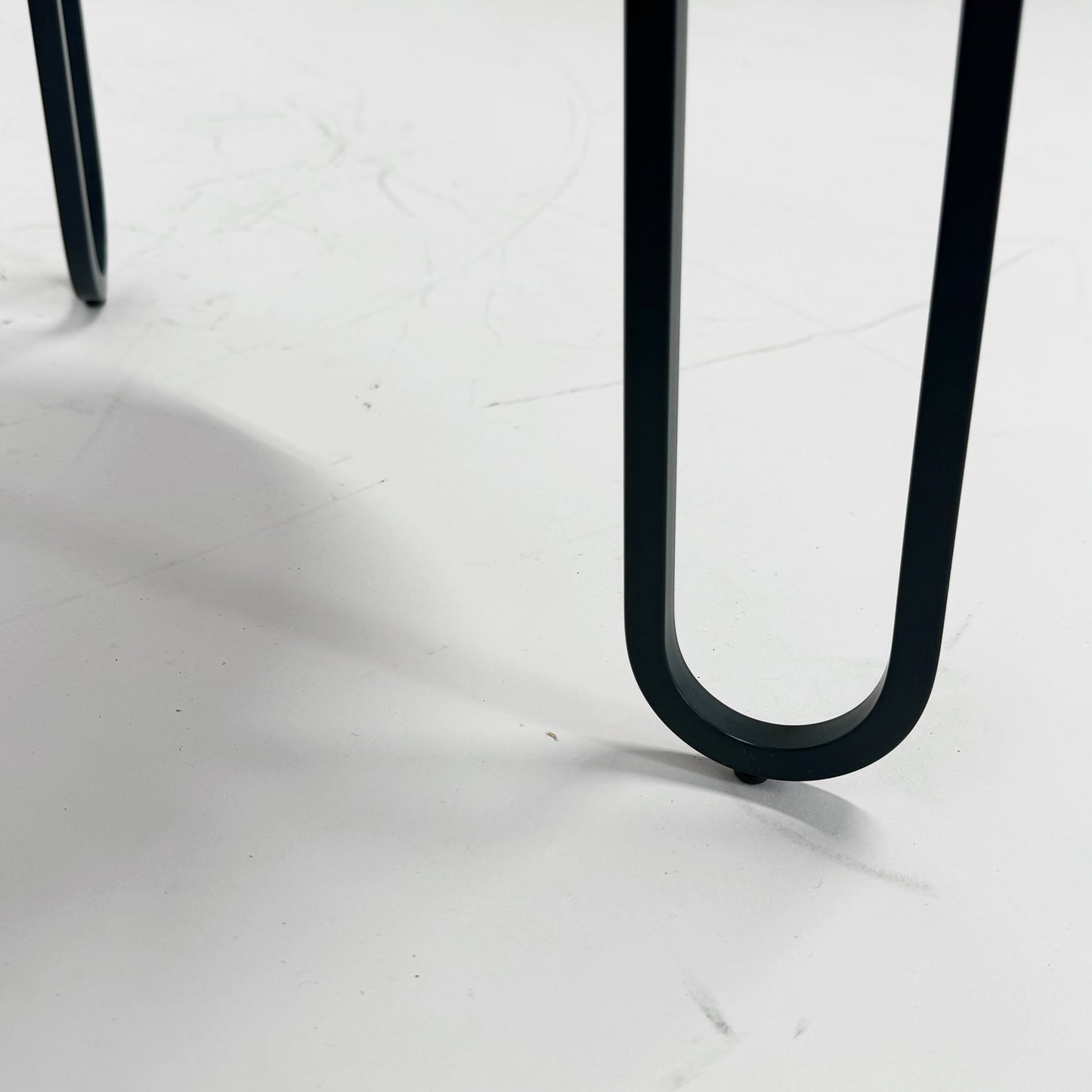 ラウンドサイドテーブル HARTO