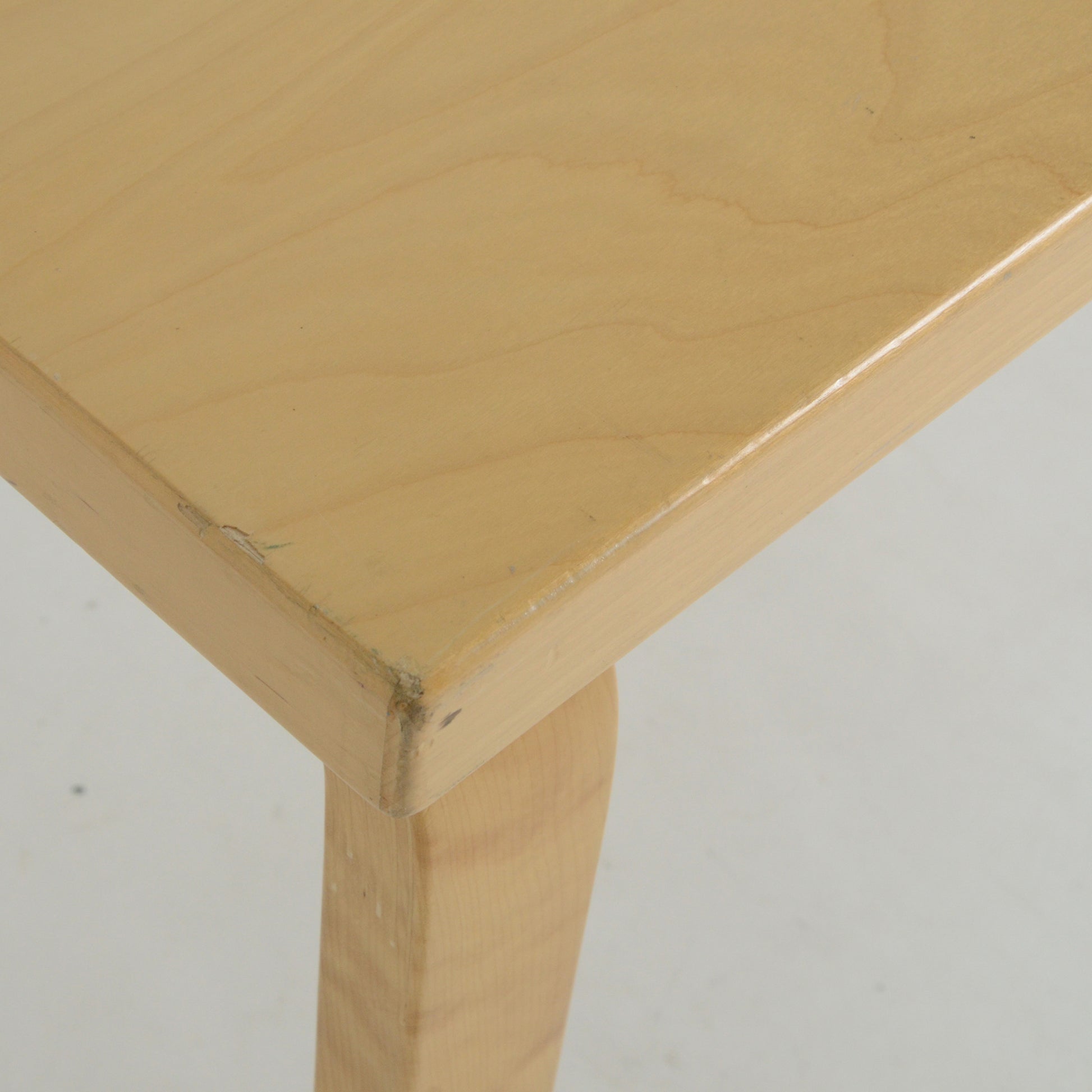 天面角：傷や欠けのある箇所がございます