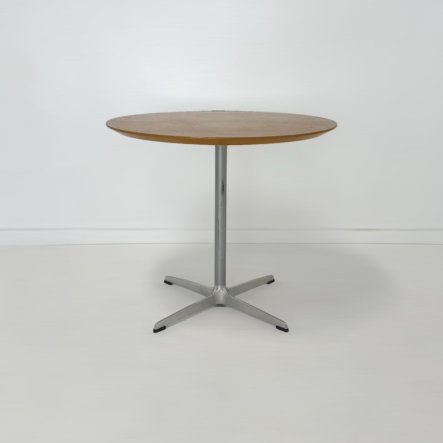 ラウンドカフェテーブル