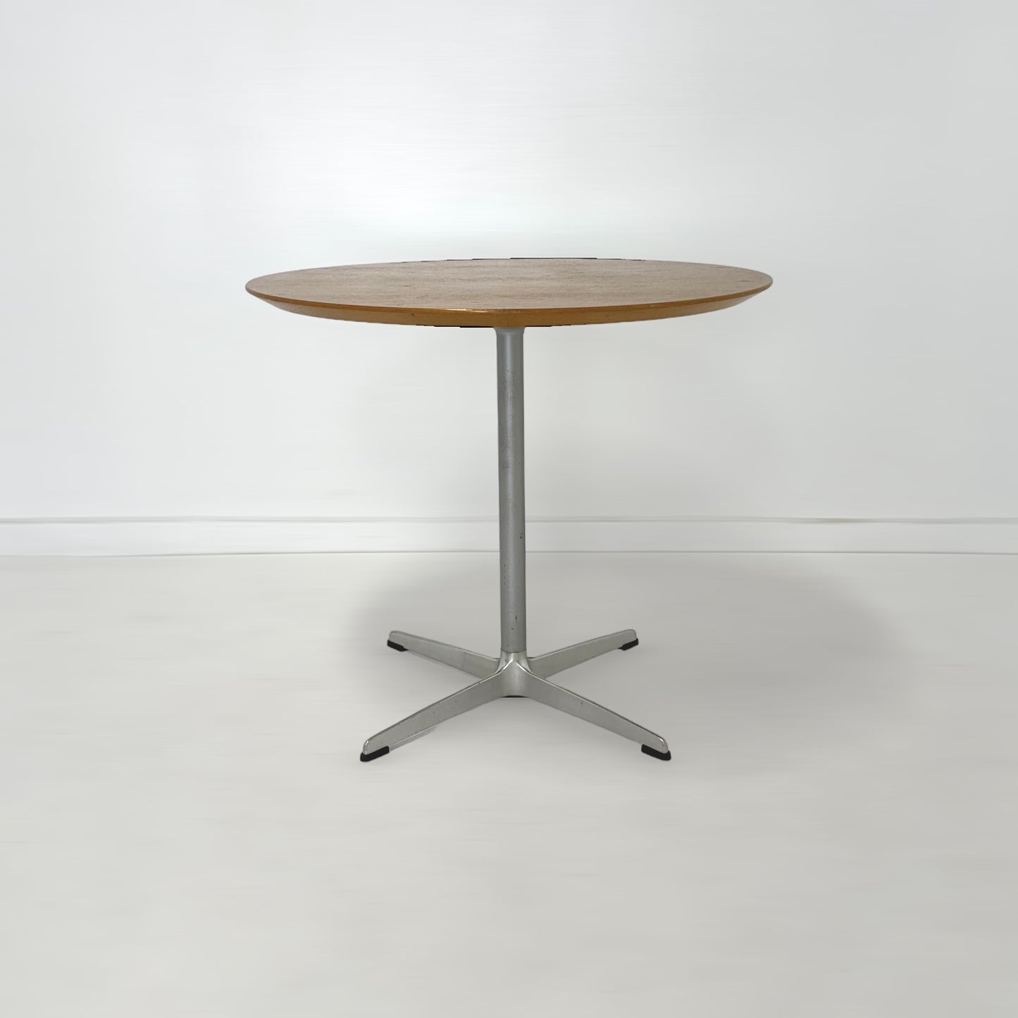 ラウンドカフェテーブル