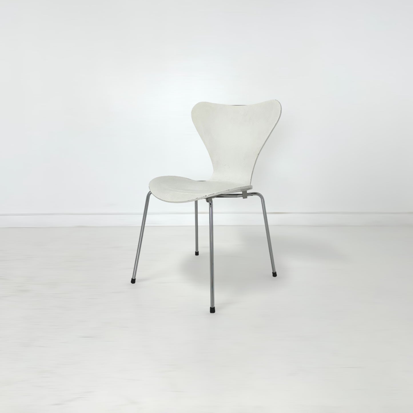 座面左一部傷有り