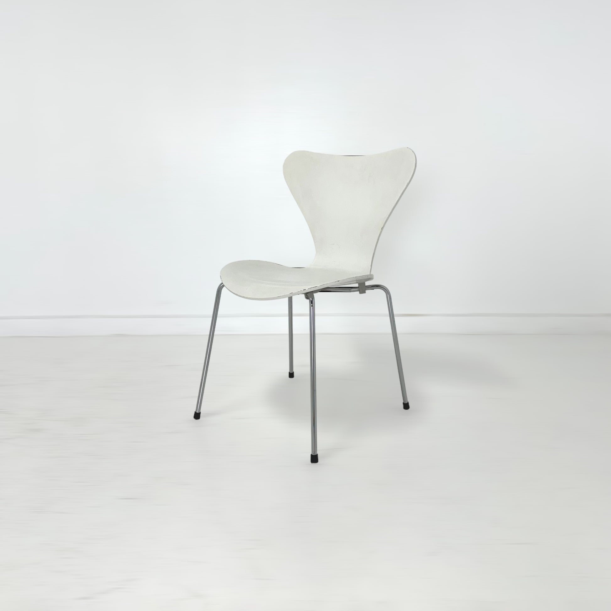 座面左一部傷有り