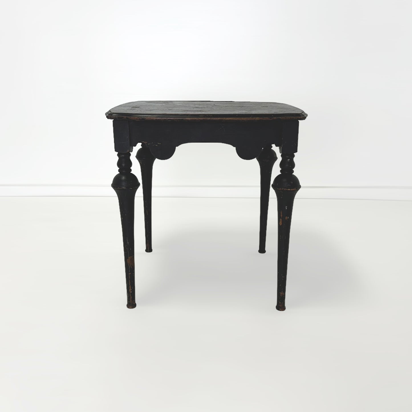 サイドテーブル