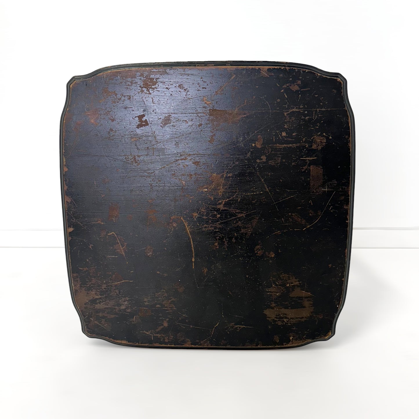 天板：傷や塗装剥がれ箇所がございますが、ヴィンテージとしての印象を大きく損なうものではないと思います