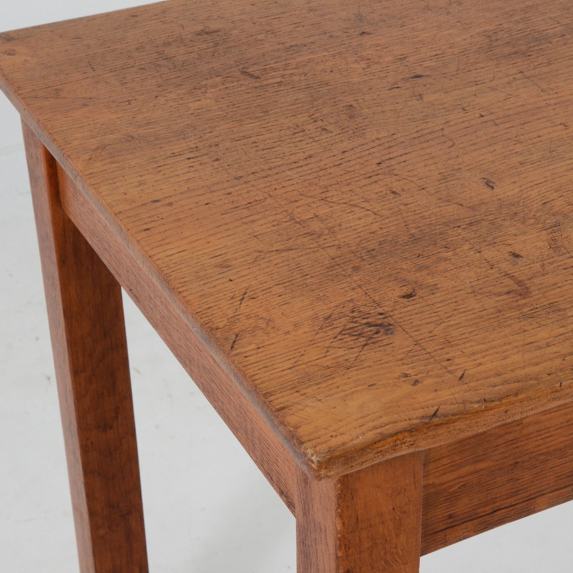 天板：細やかな傷などがございます