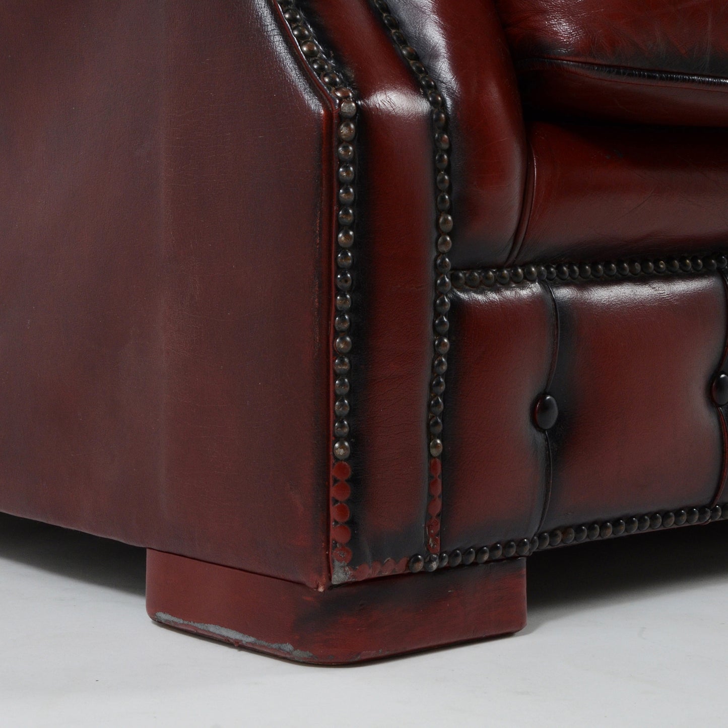 チェスターフィールド 3シーターレザーソファ