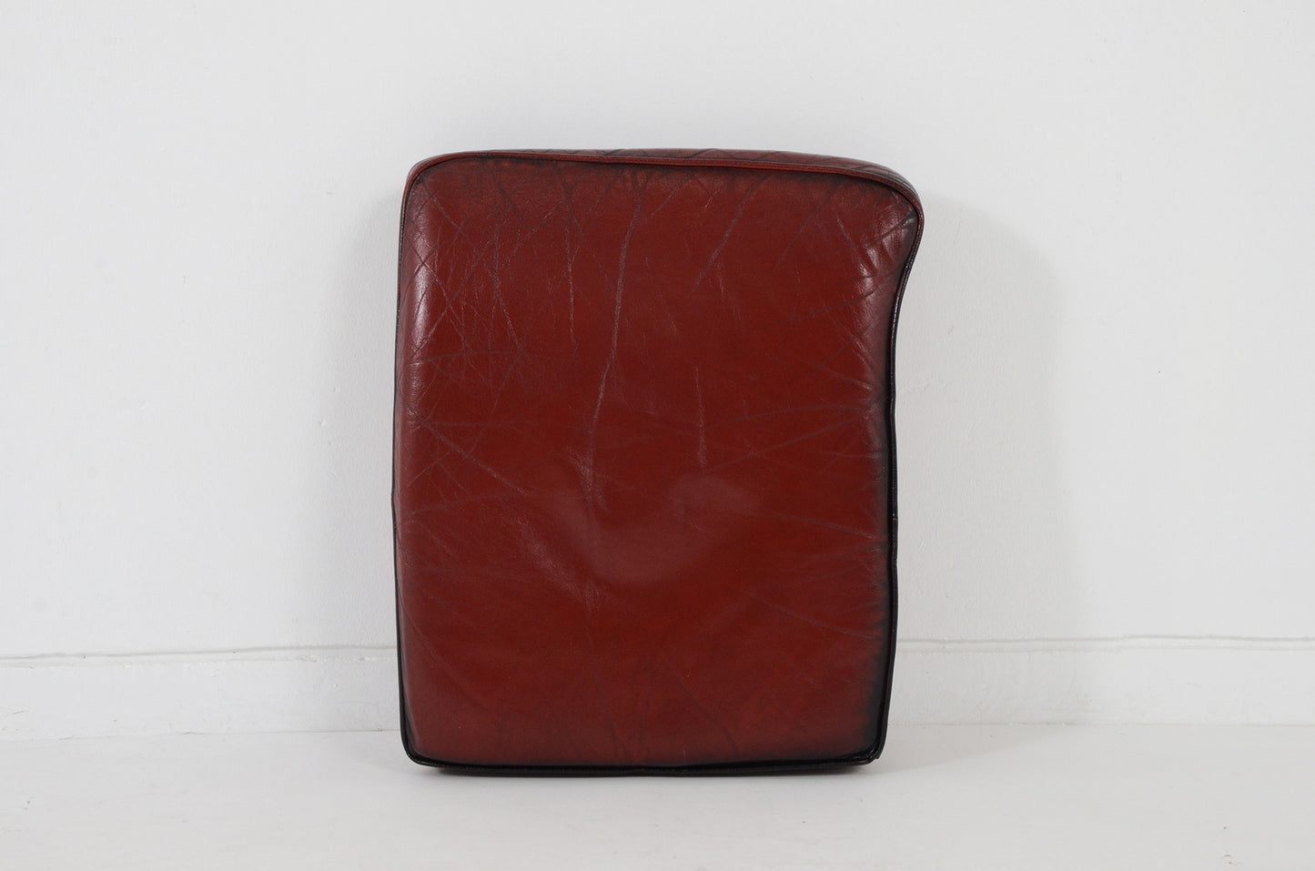 チェスターフィールド 3シーターレザーソファ