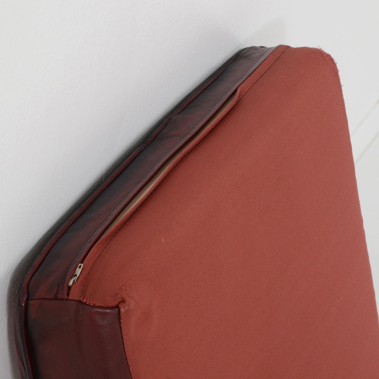 チェスターフィールド 3シーターレザーソファ