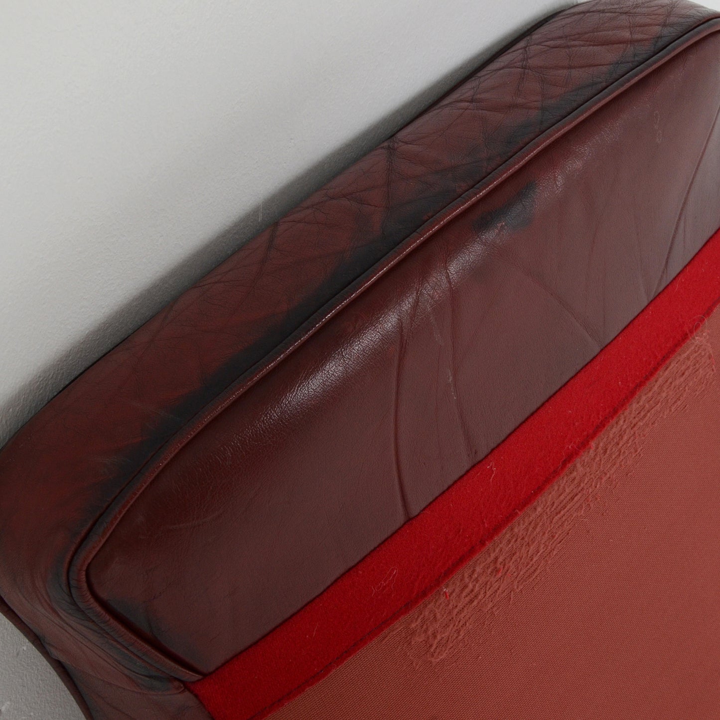 チェスターフィールド 3シーターレザーソファ