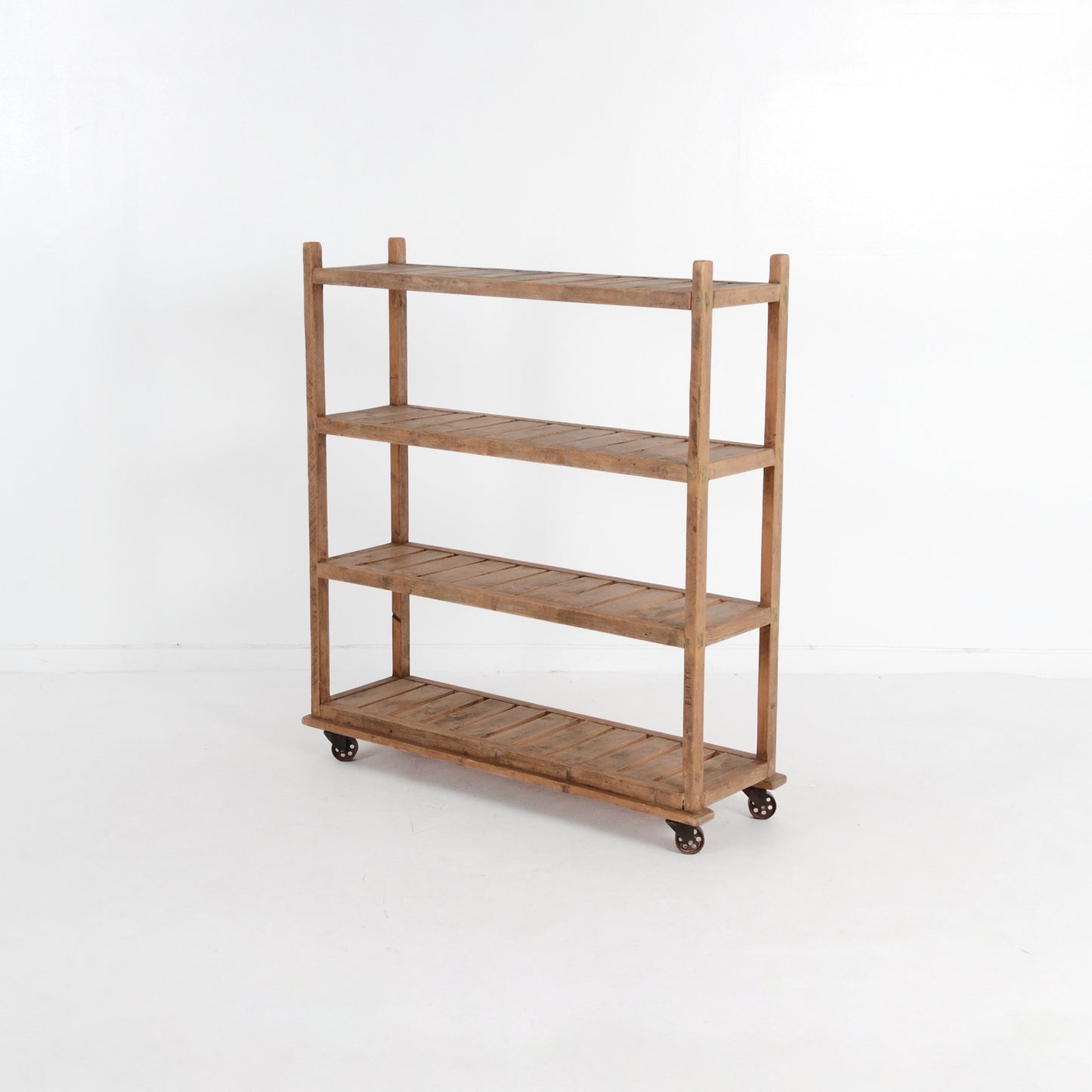 オープンシェルフ