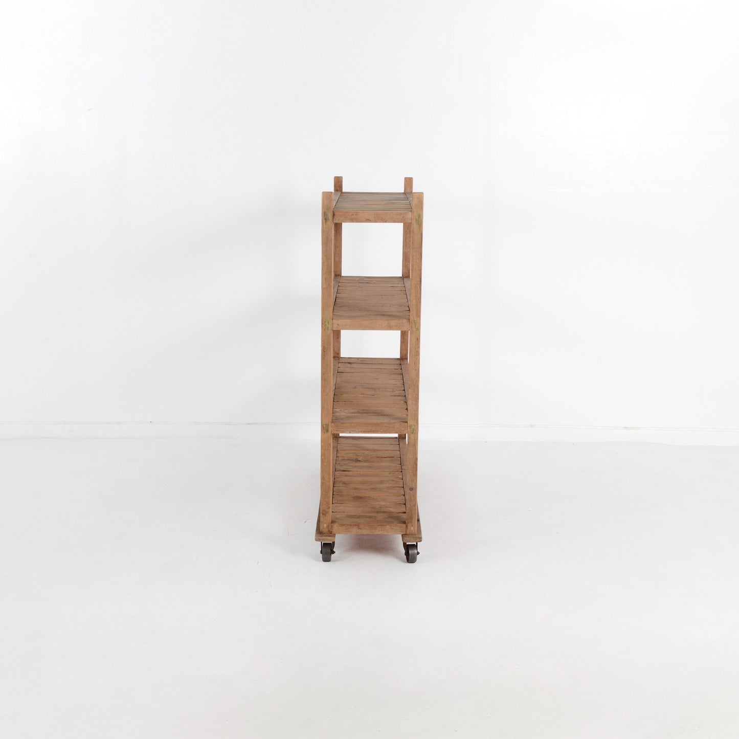 オープンシェルフ