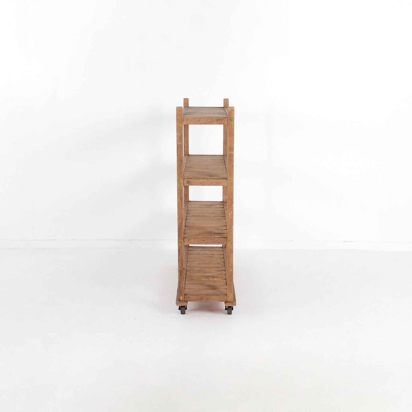 オープンシェルフ