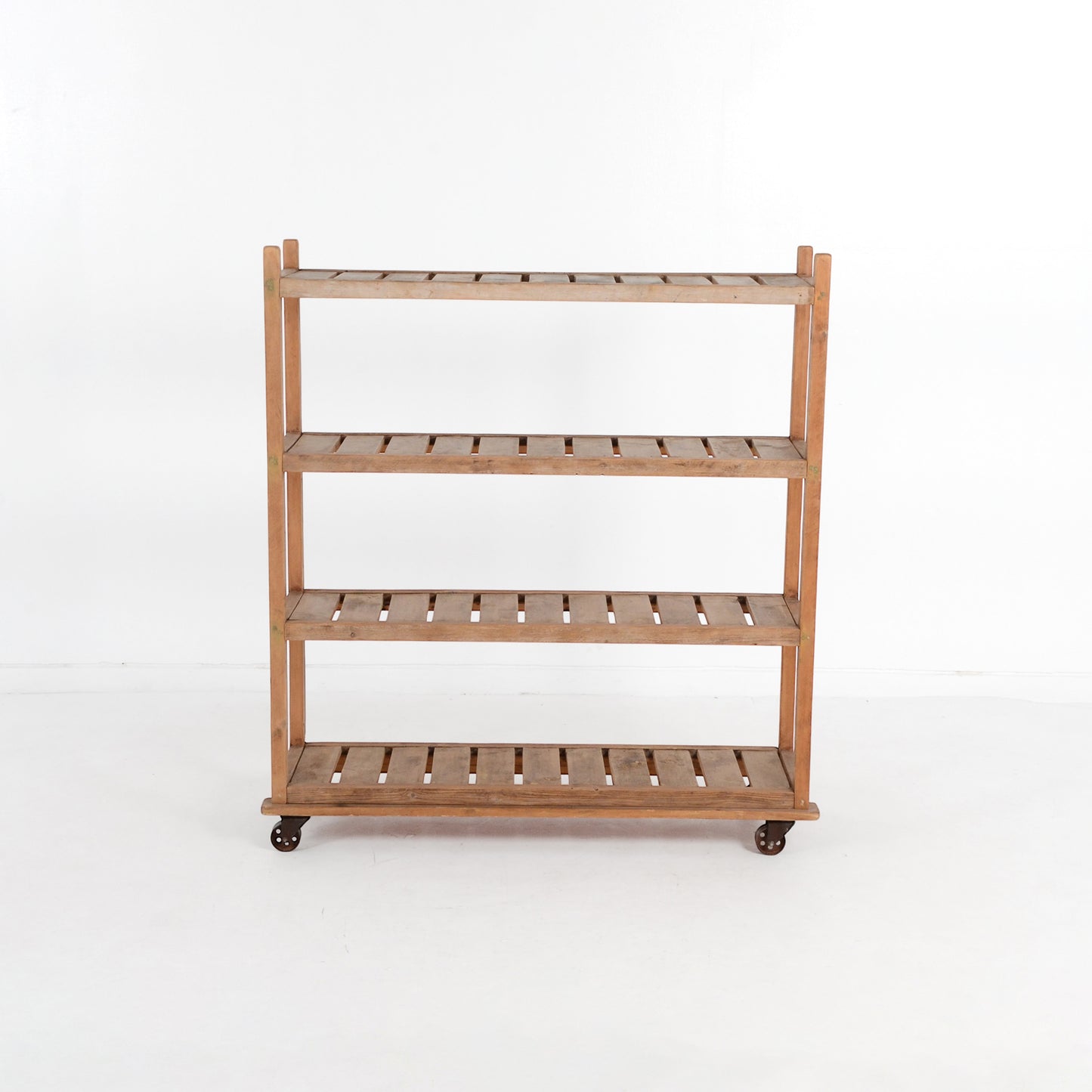 オープンシェルフ