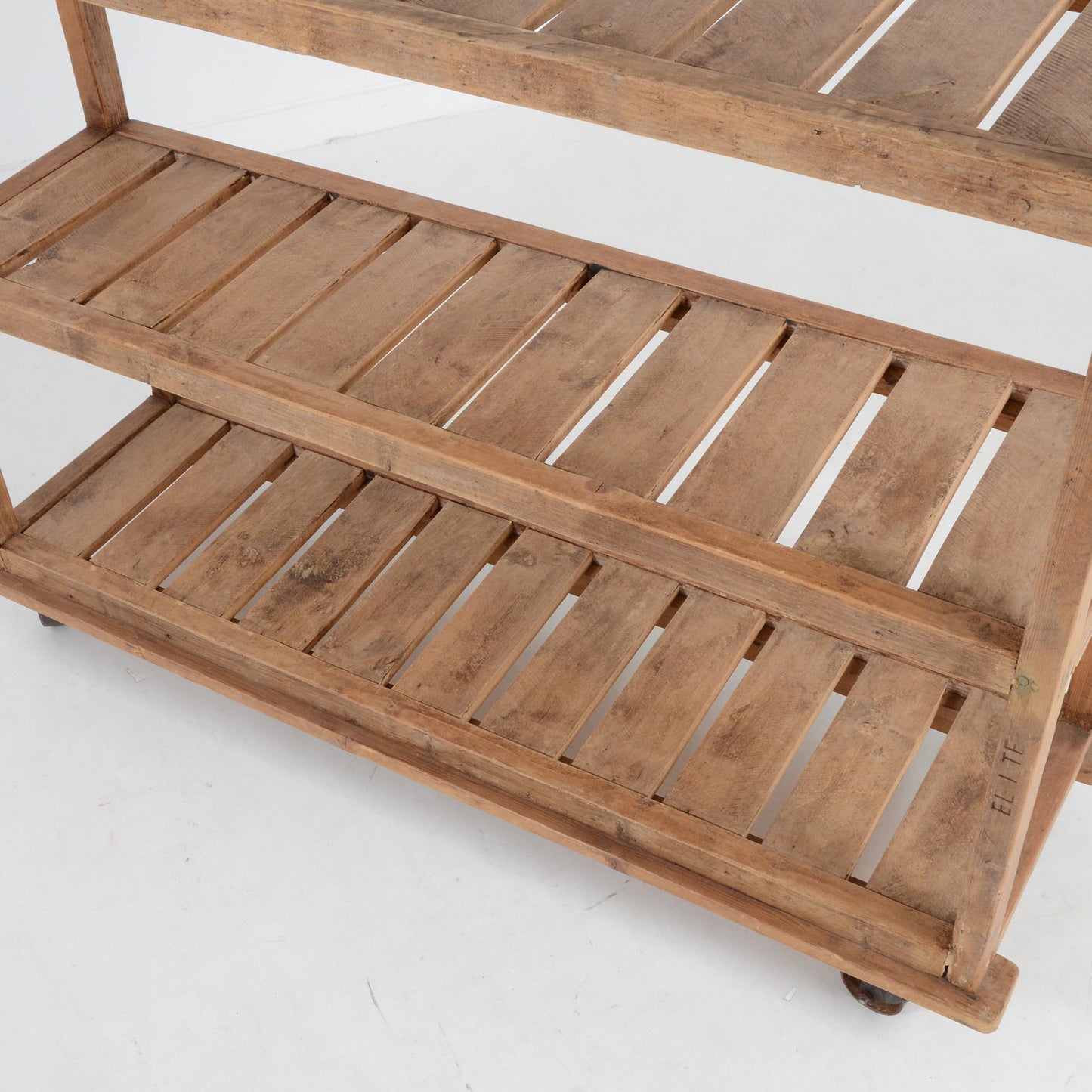 オープンシェルフ