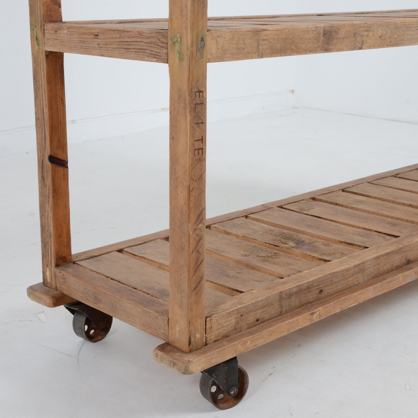 オープンシェルフ