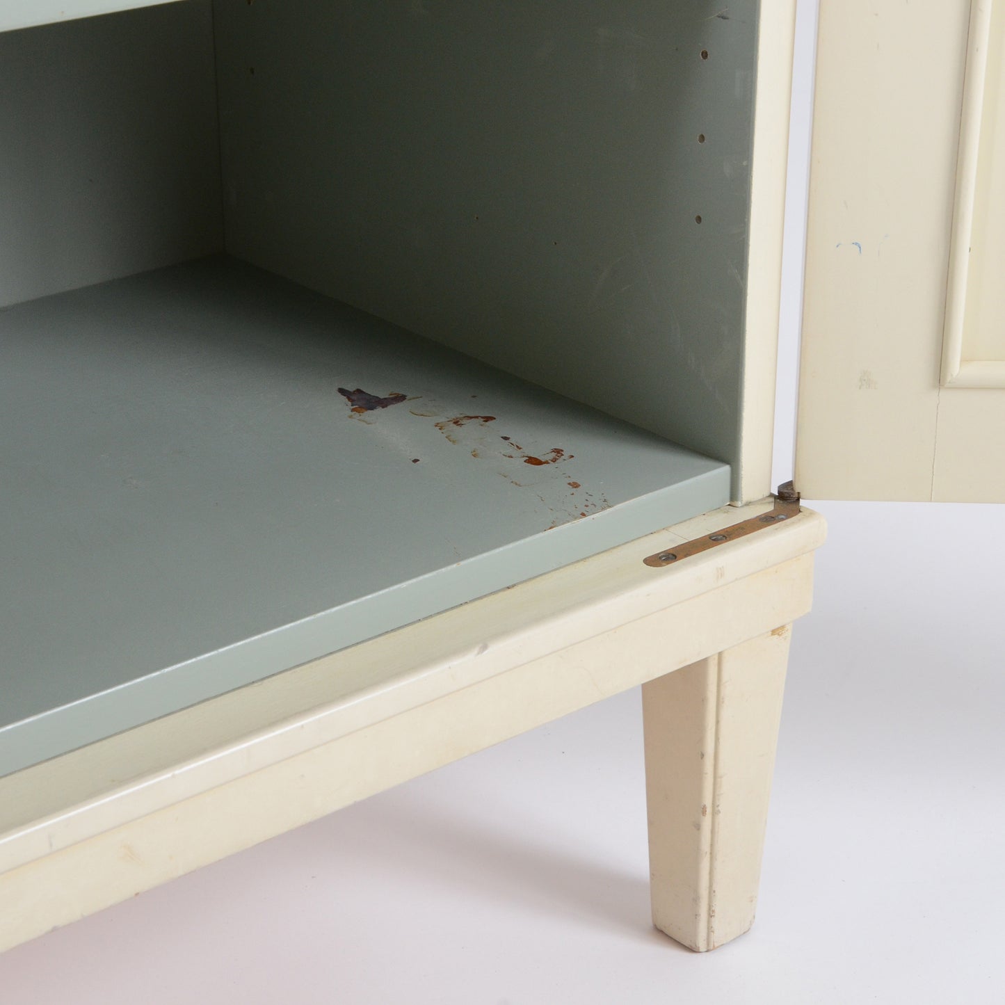 下段棚右傷有り