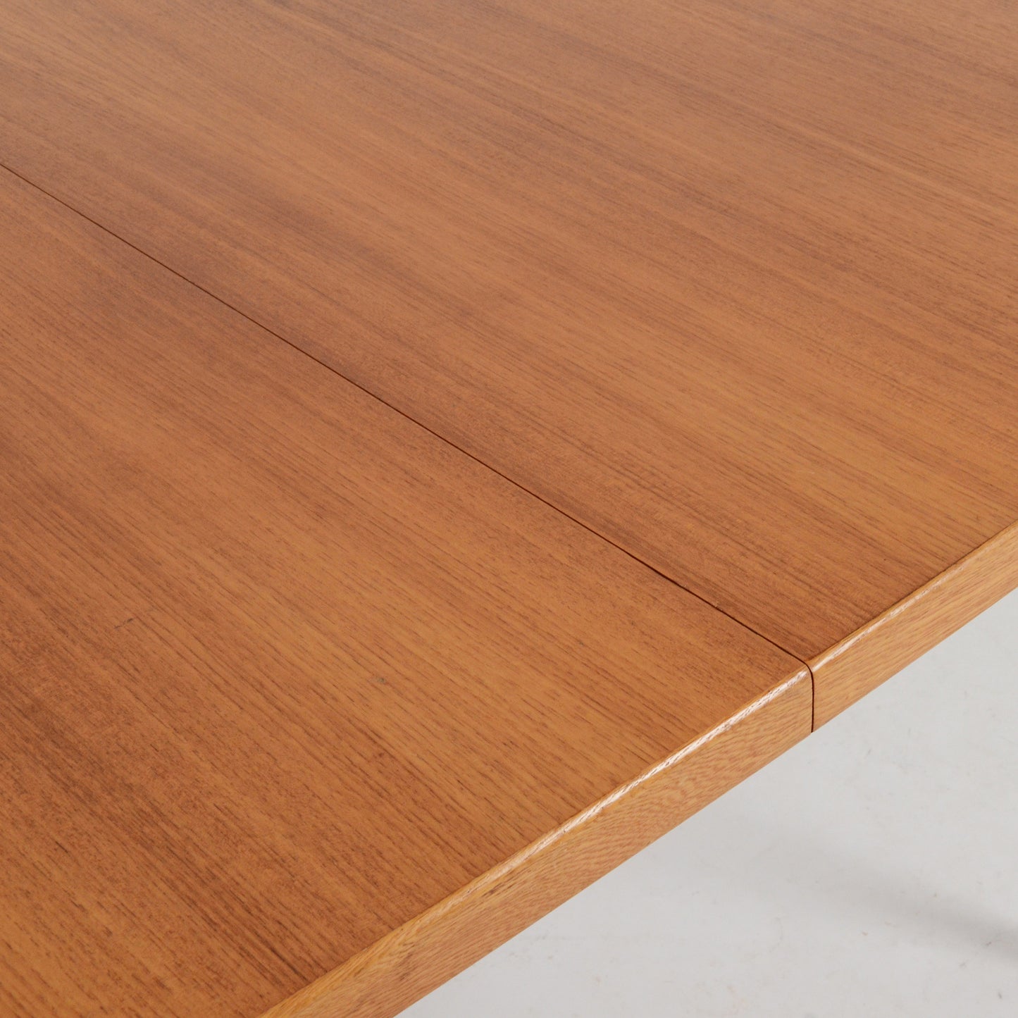 B. Fridhagen ダイニングテーブル