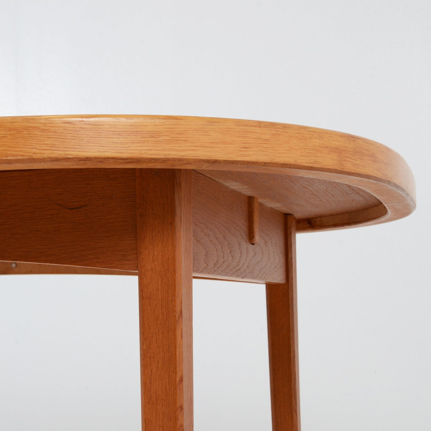 B. Fridhagen ダイニングテーブル