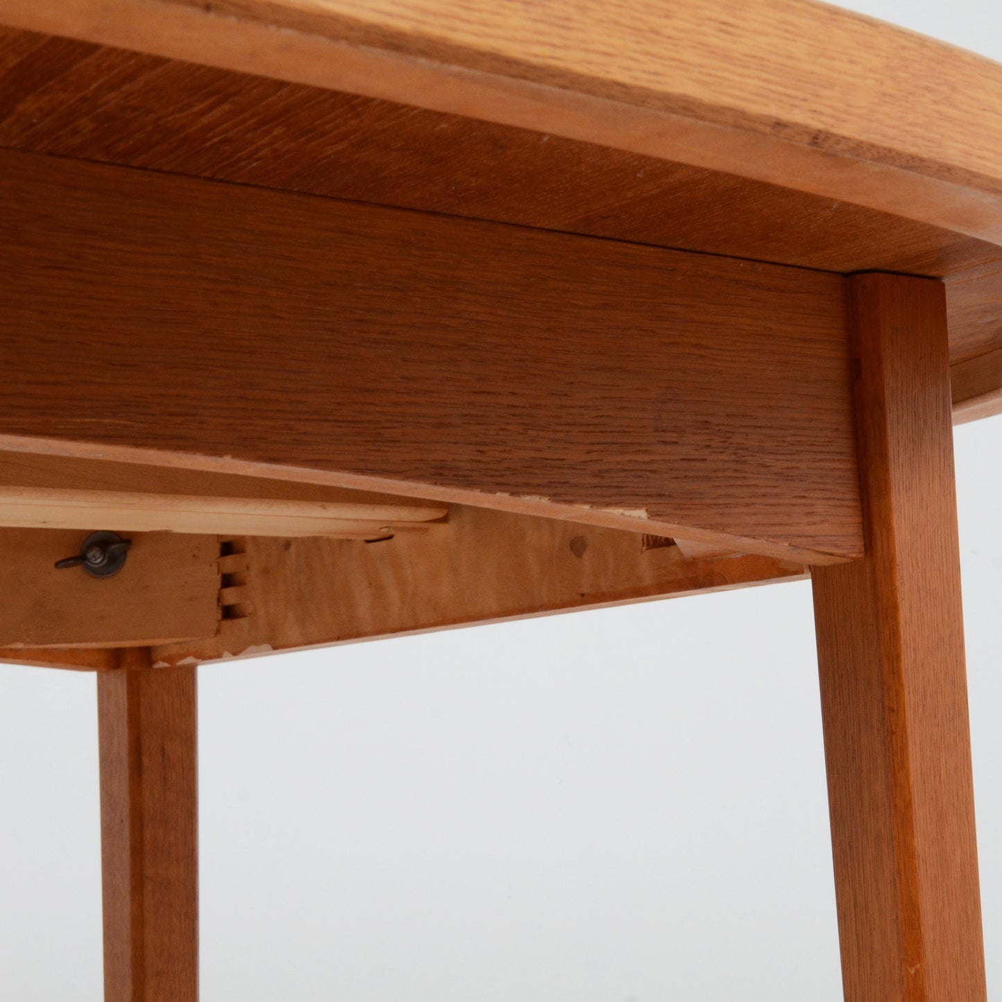 B. Fridhagen ダイニングテーブル