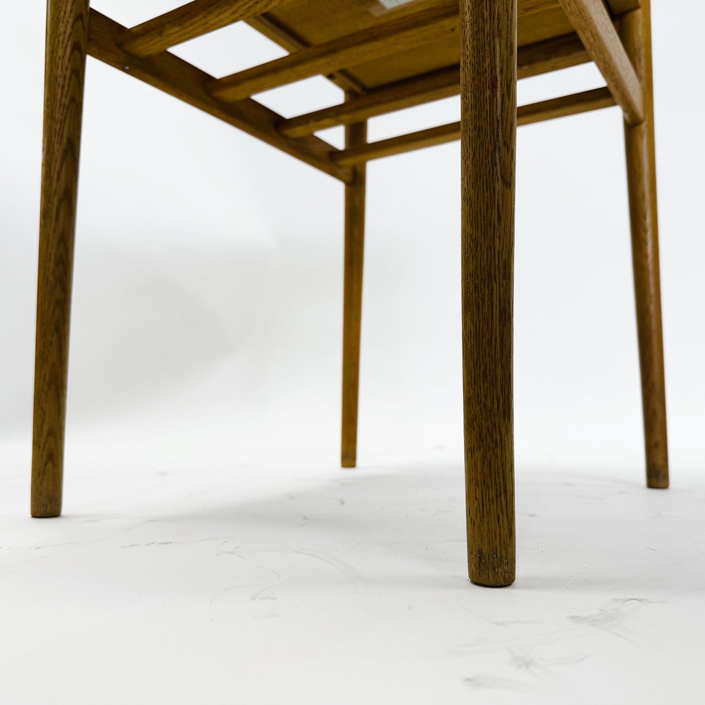 ベッドサイドテーブル