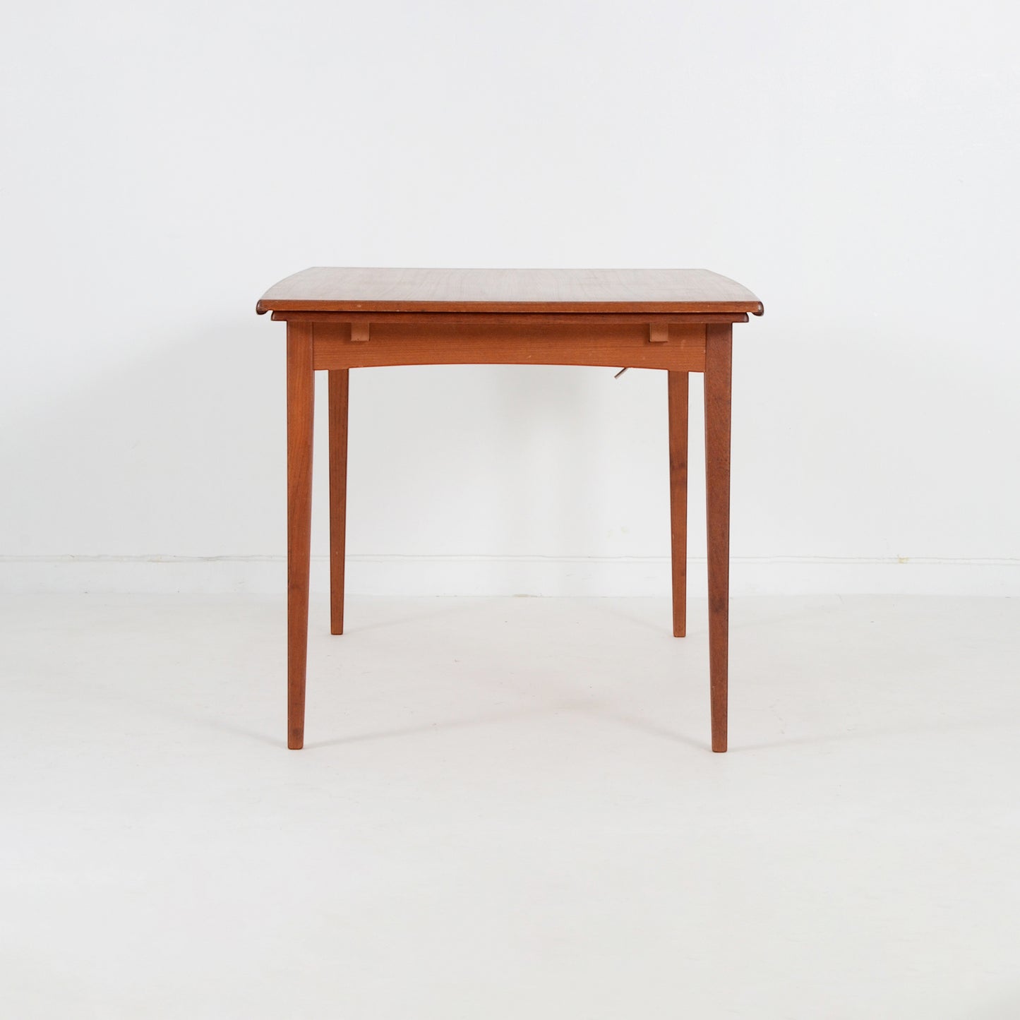 伸長式ダイニングテーブル