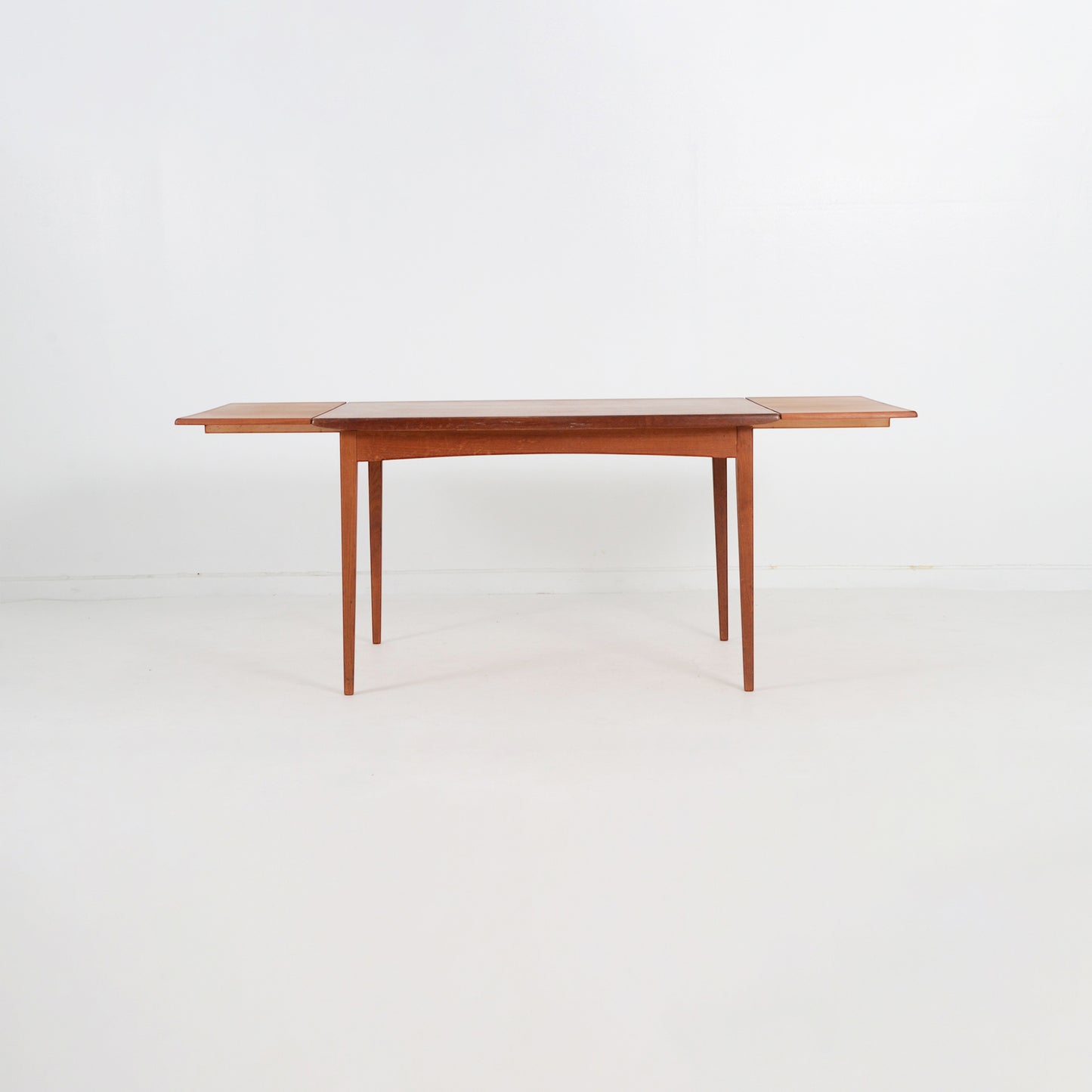 伸長式ダイニングテーブル