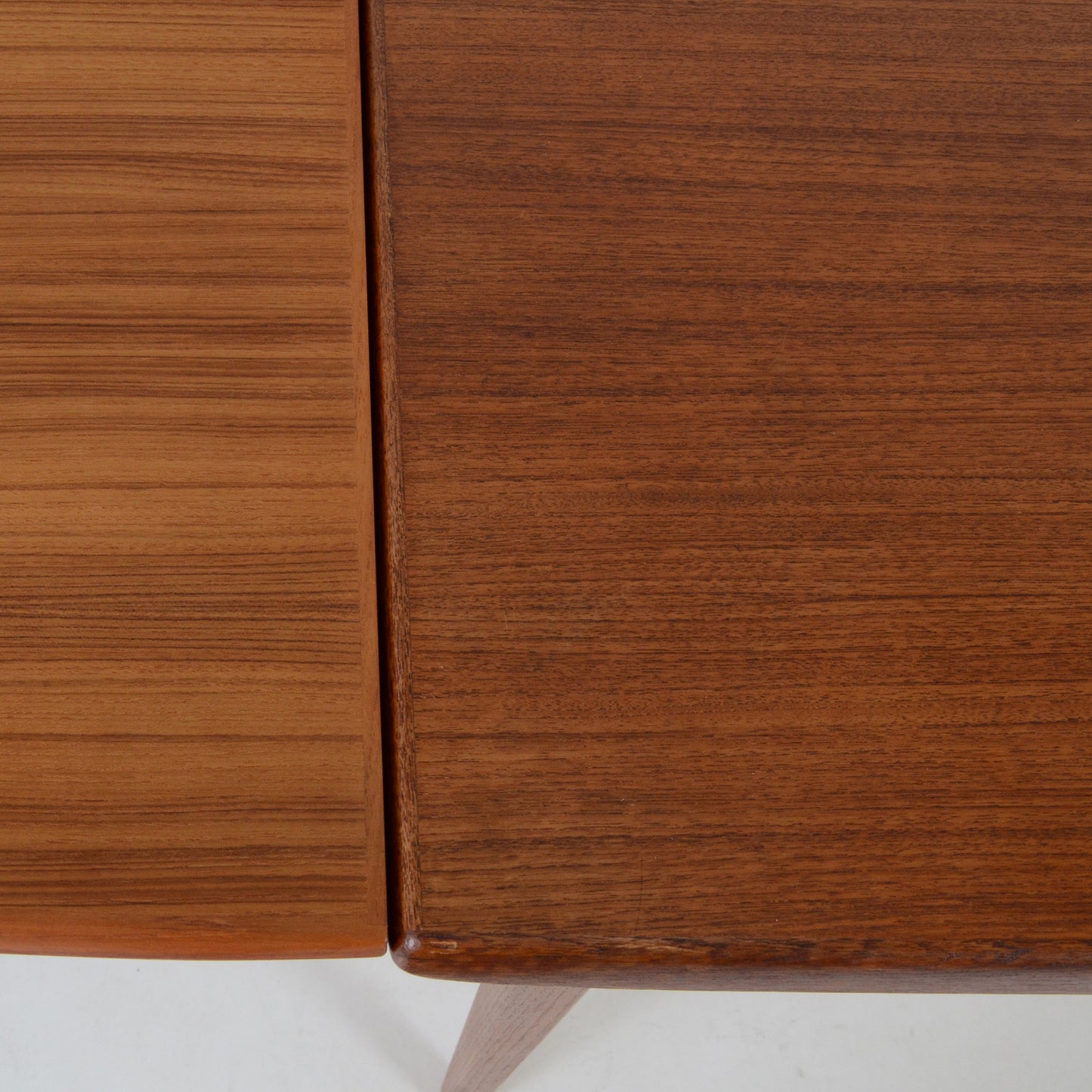 伸長式ダイニングテーブル