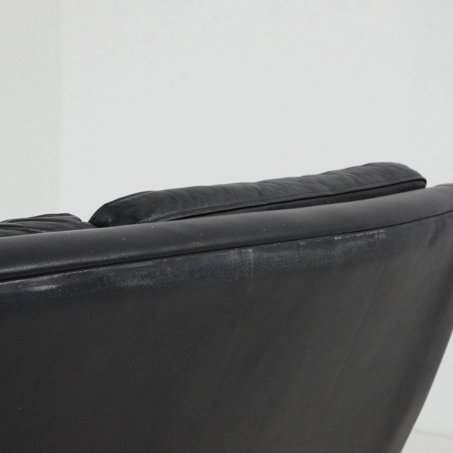 背面後擦り傷有り