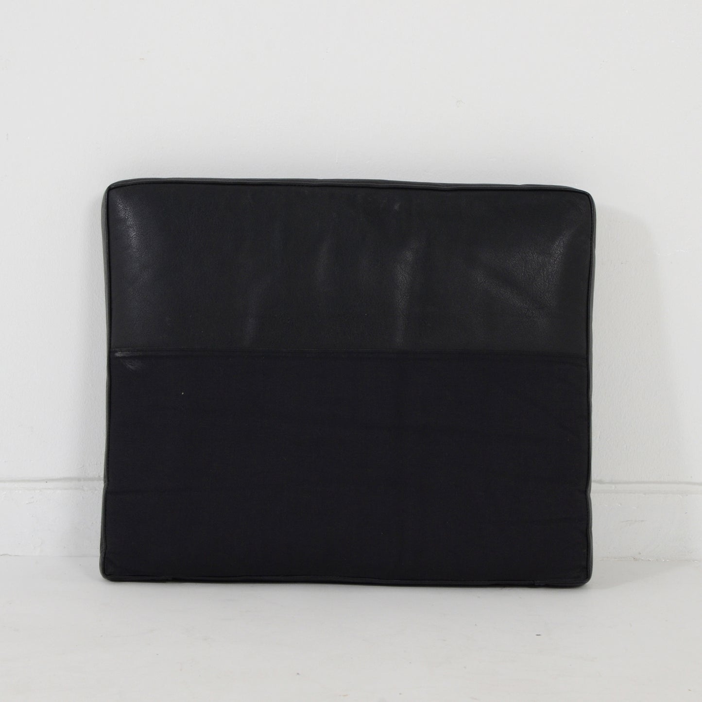 3シーターソファ ブラックレザー