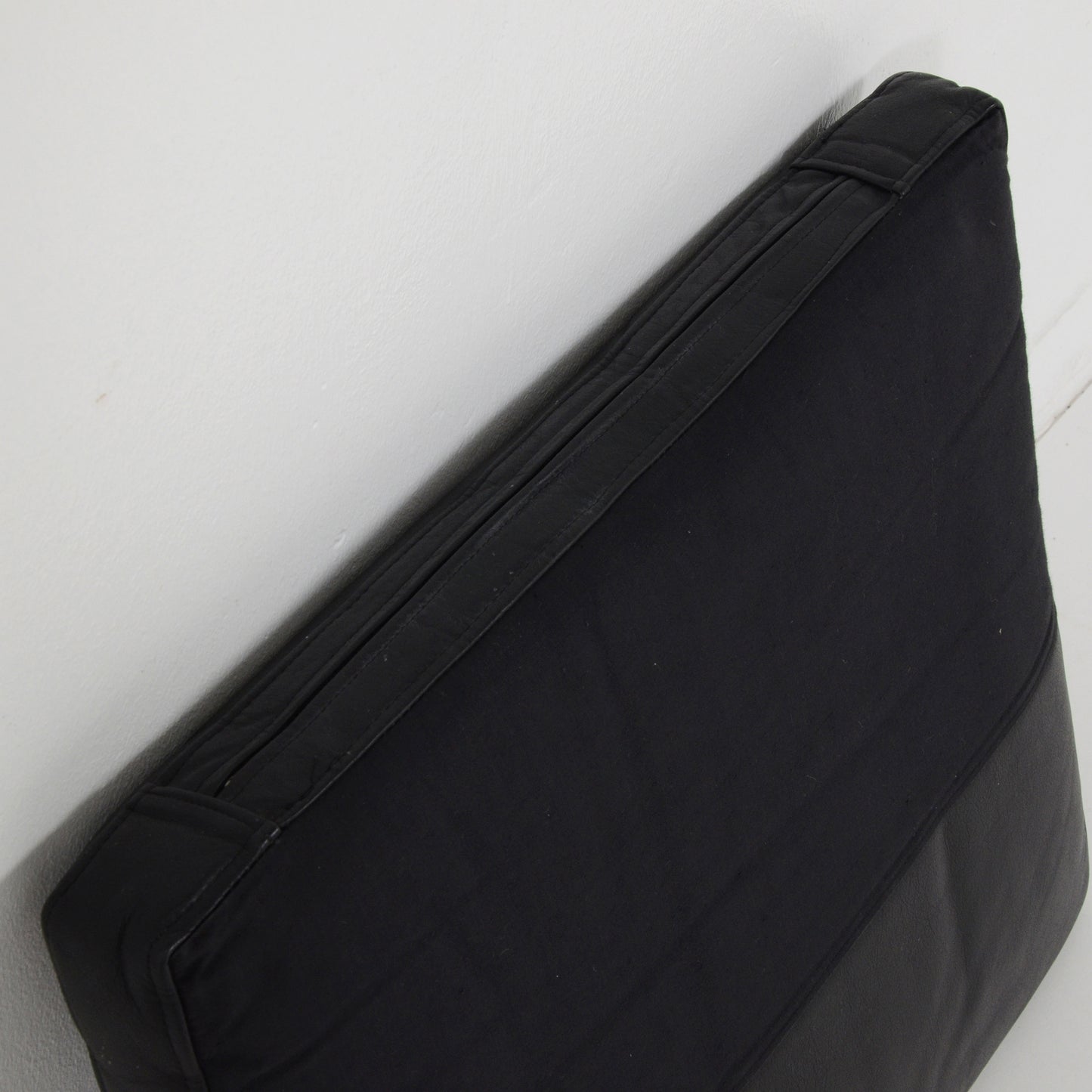 3シーターソファ ブラックレザー