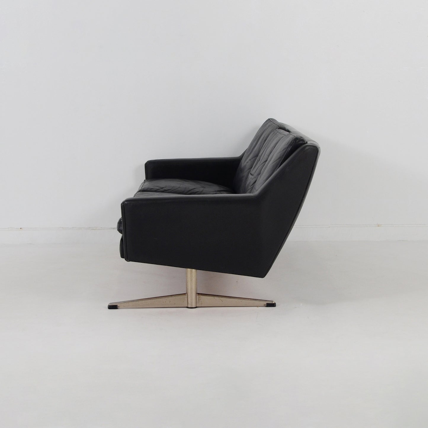 3シーターソファ ブラックレザー