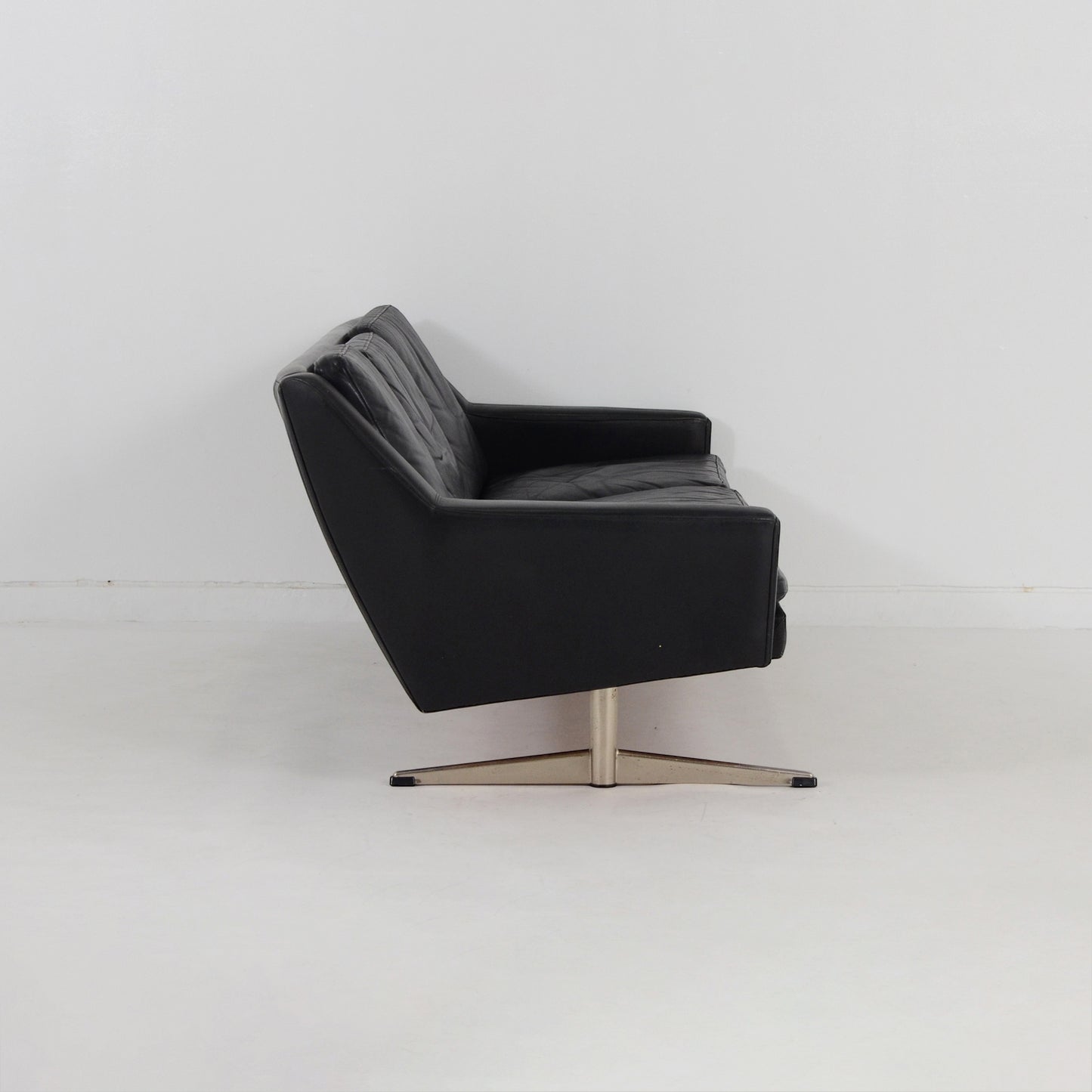 3シーターソファ ブラックレザー