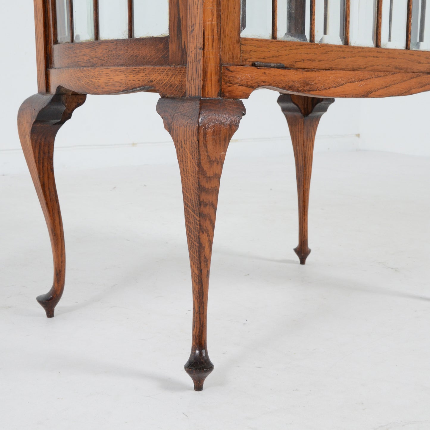 ガラスキャビネット