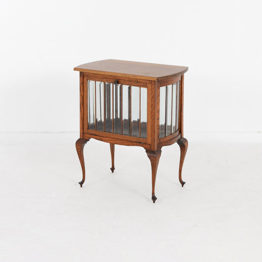 ガラスキャビネット