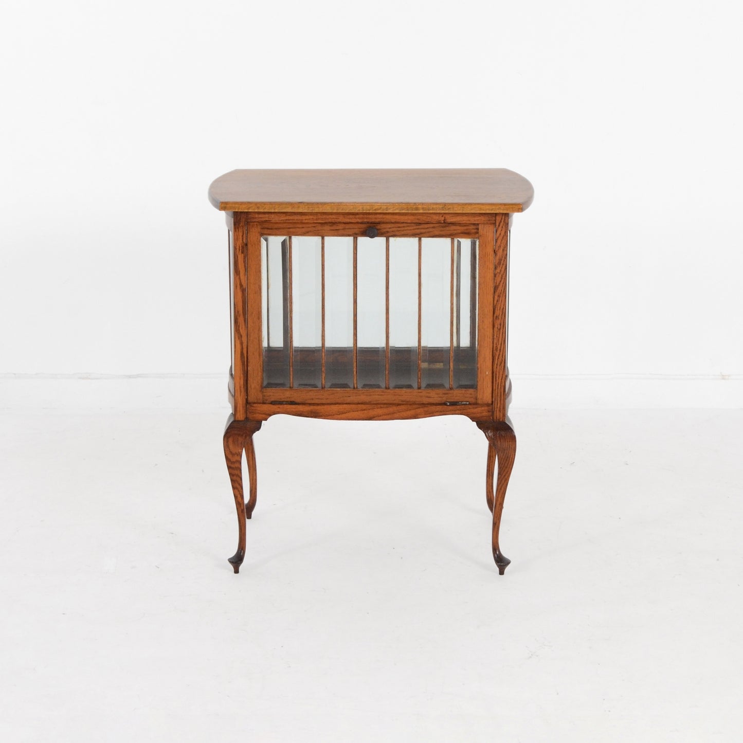 ガラスキャビネット