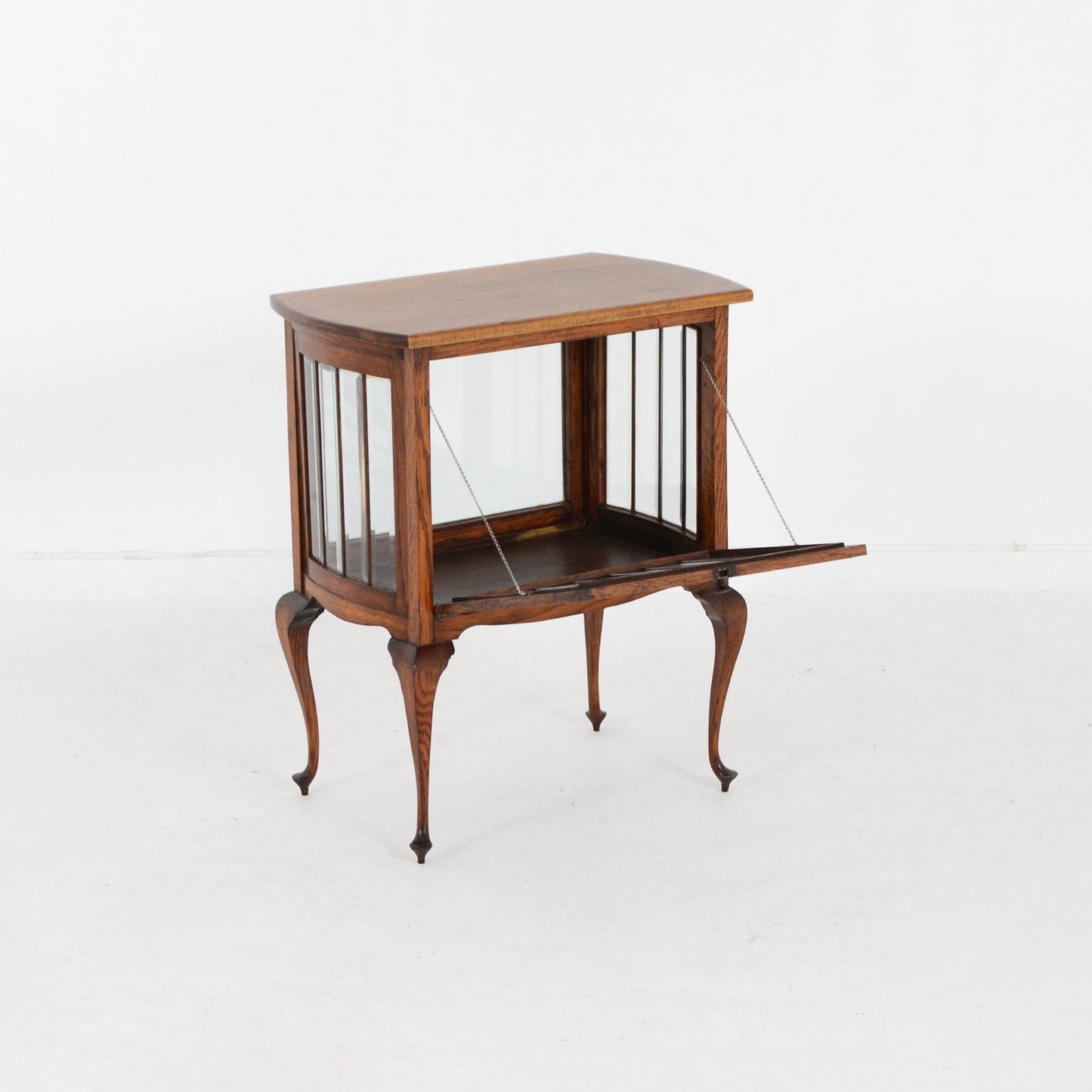 ガラスキャビネット