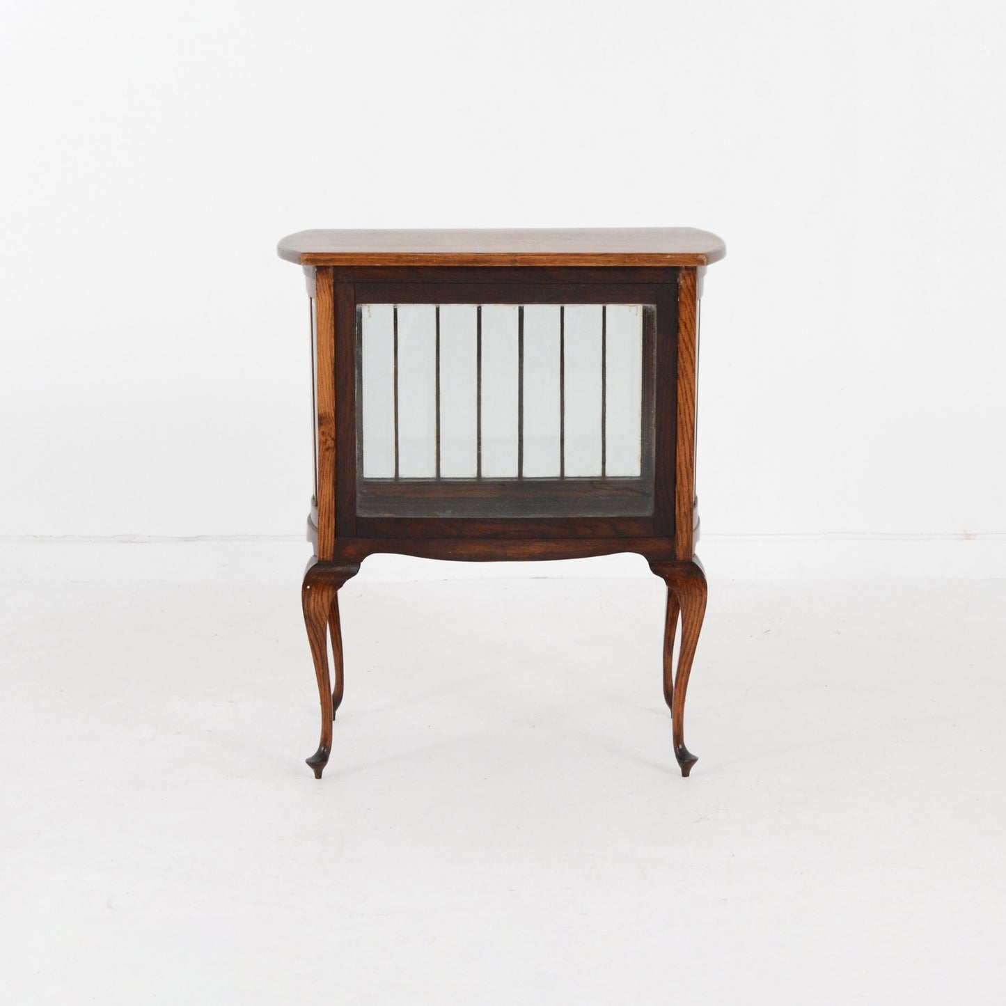 ガラスキャビネット