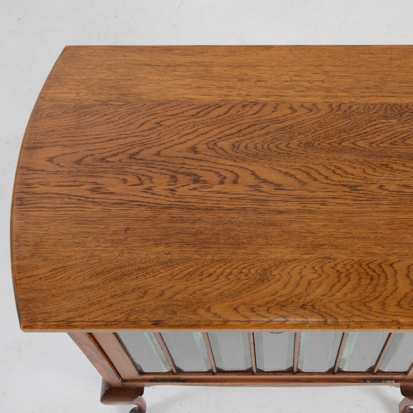 ガラスキャビネット