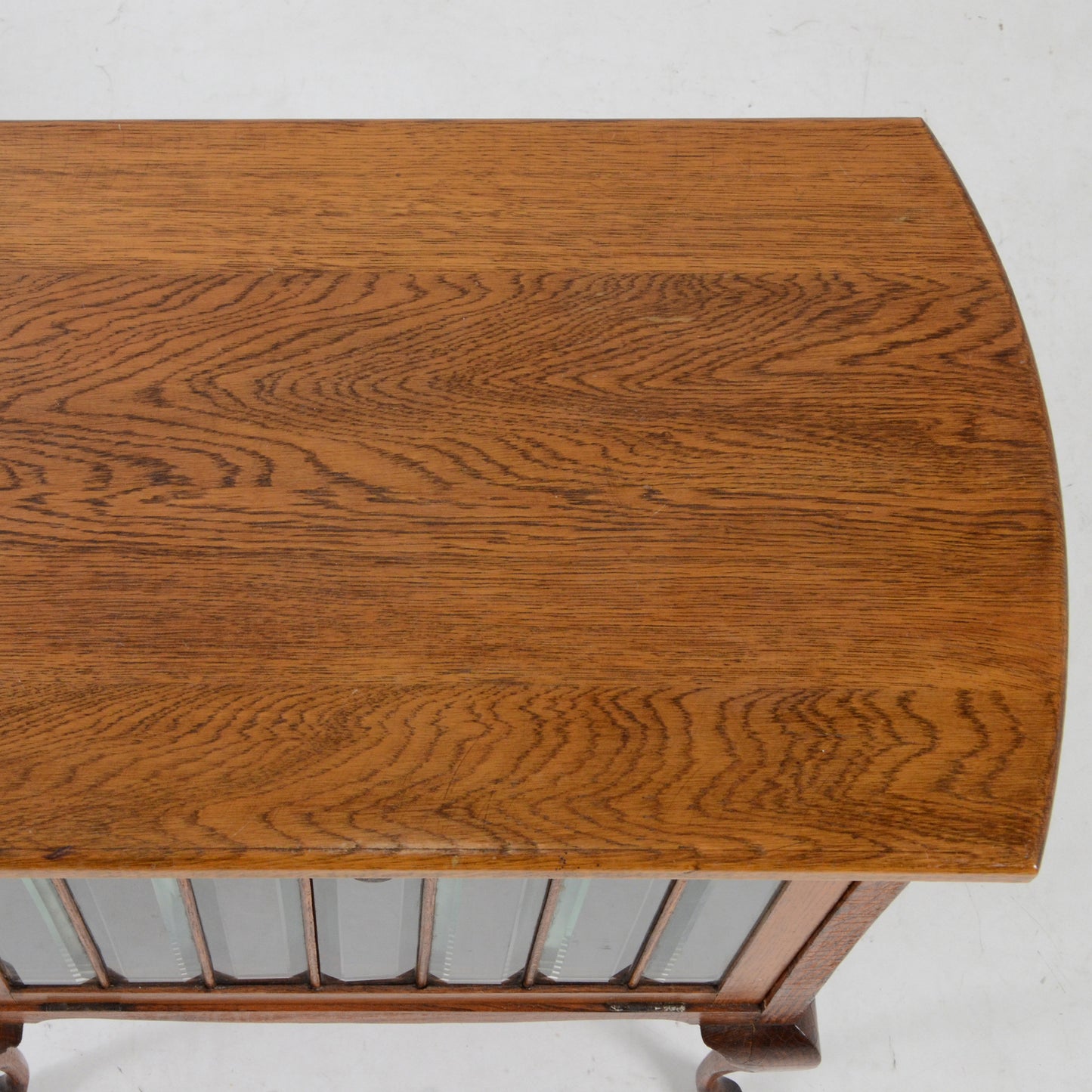 ガラスキャビネット