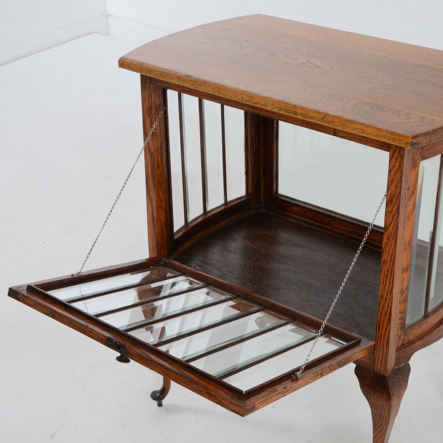 ガラスキャビネット