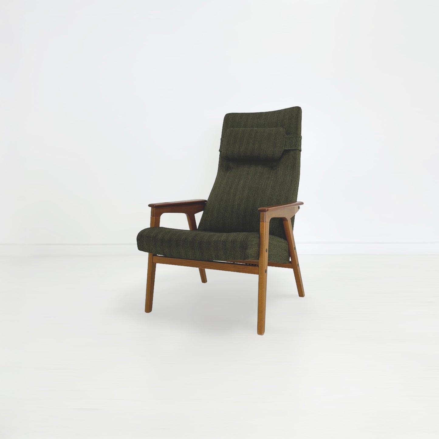 ハイバックチェア